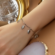 Fashion Leaves Shape Pendant Bracelet