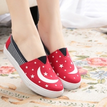 Casual Stars&Moon Print Contrast Color Slip-on Canvas Shoes